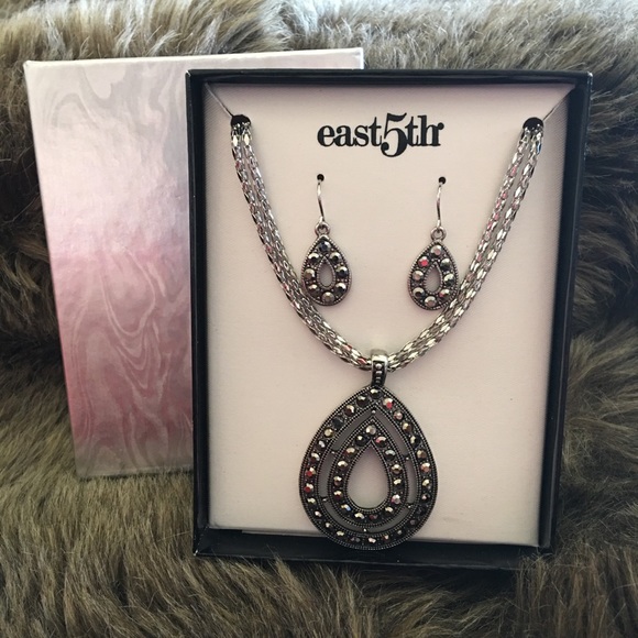 East 5th silver with chrome gem jewelry boxed set - Picture 1 of 10